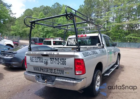 2018 Ram 1500 Slt 4X4 6'4 Box z USA, uszkodzony, nr VIN 1C6RR7GG0JS120371